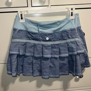 Lululemon skirt in great condition with pockets